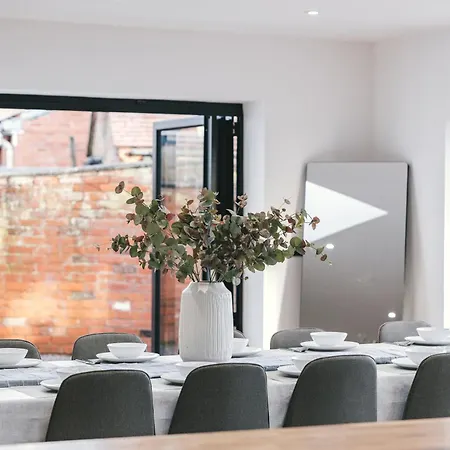 House With A Cinema And Games Room, Sleeps 17 Shrewsbury Exterior photo