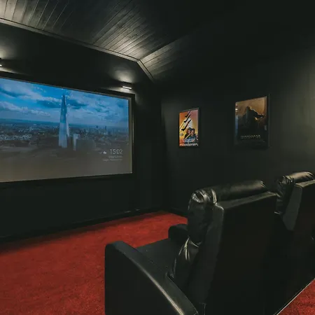 House With A Cinema And Games Room, Sleeps 17 Shrewsbury Exterior photo