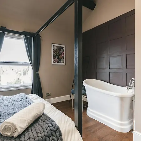 House With A Cinema And Games Room, Sleeps 17 Shrewsbury Exterior photo