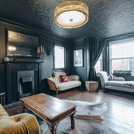 House With A Cinema And Games Room, Sleeps 17 Shrewsbury Exterior photo