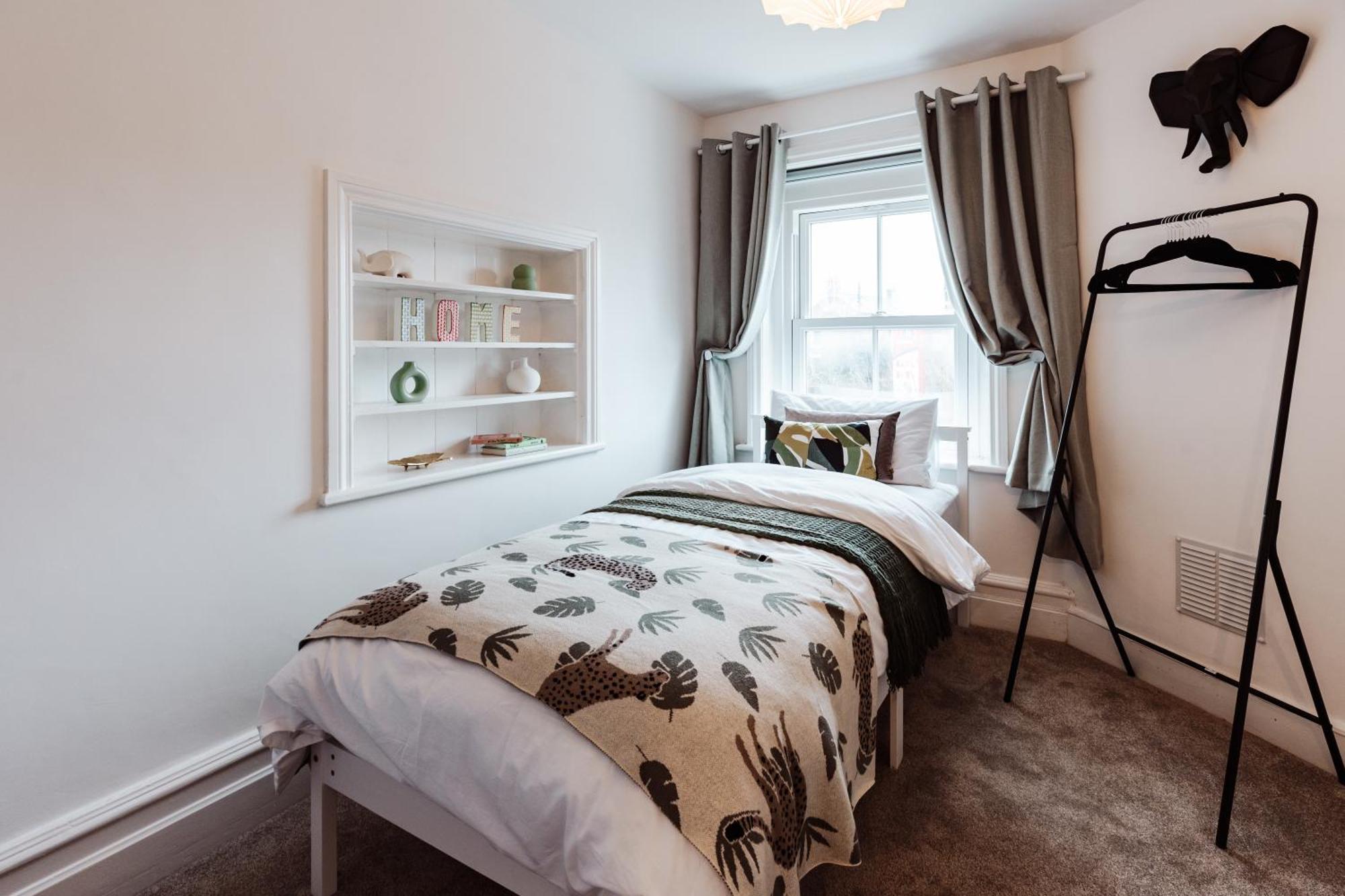Holiday home House With A Cinema And Games Room, Sleeps 17 Shrewsbury