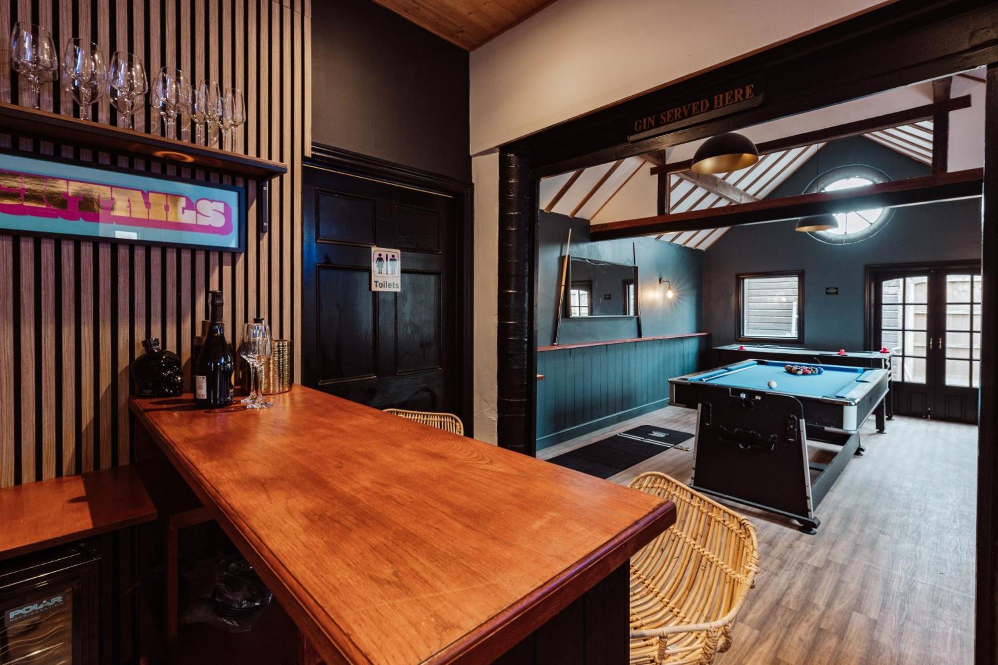 House With A Cinema And Games Room, Sleeps 17 Holiday home Shrewsbury