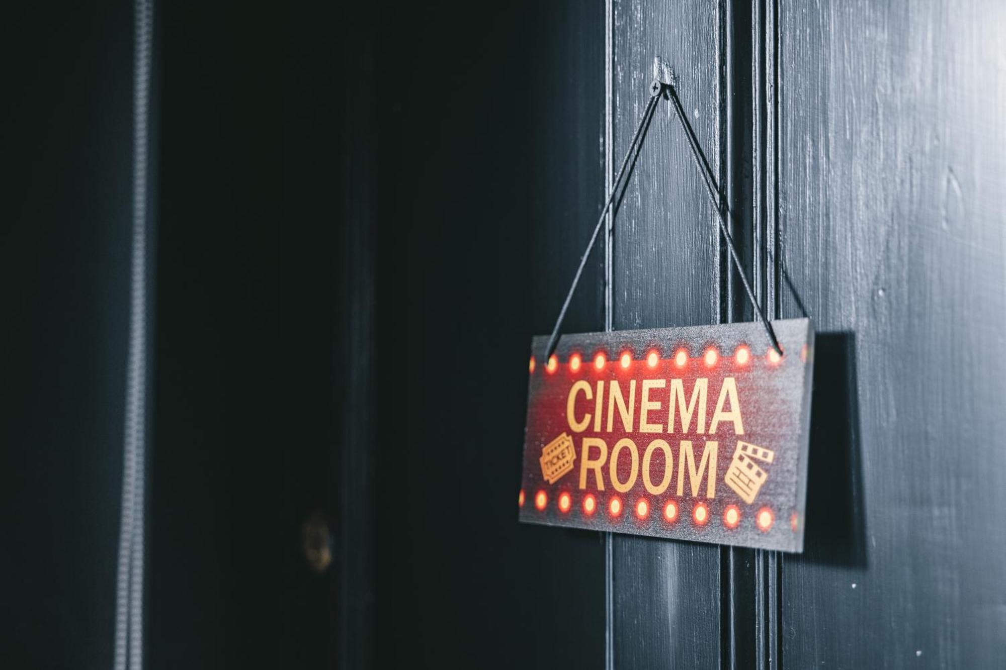 Holiday home House With A Cinema And Games Room, Sleeps 17 Shrewsbury