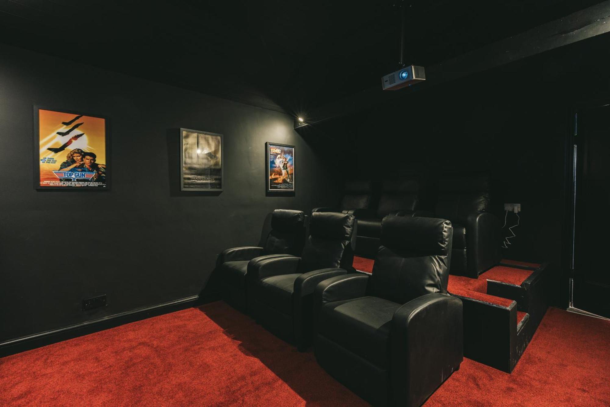 House With A Cinema And Games Room, Sleeps 17 Holiday home