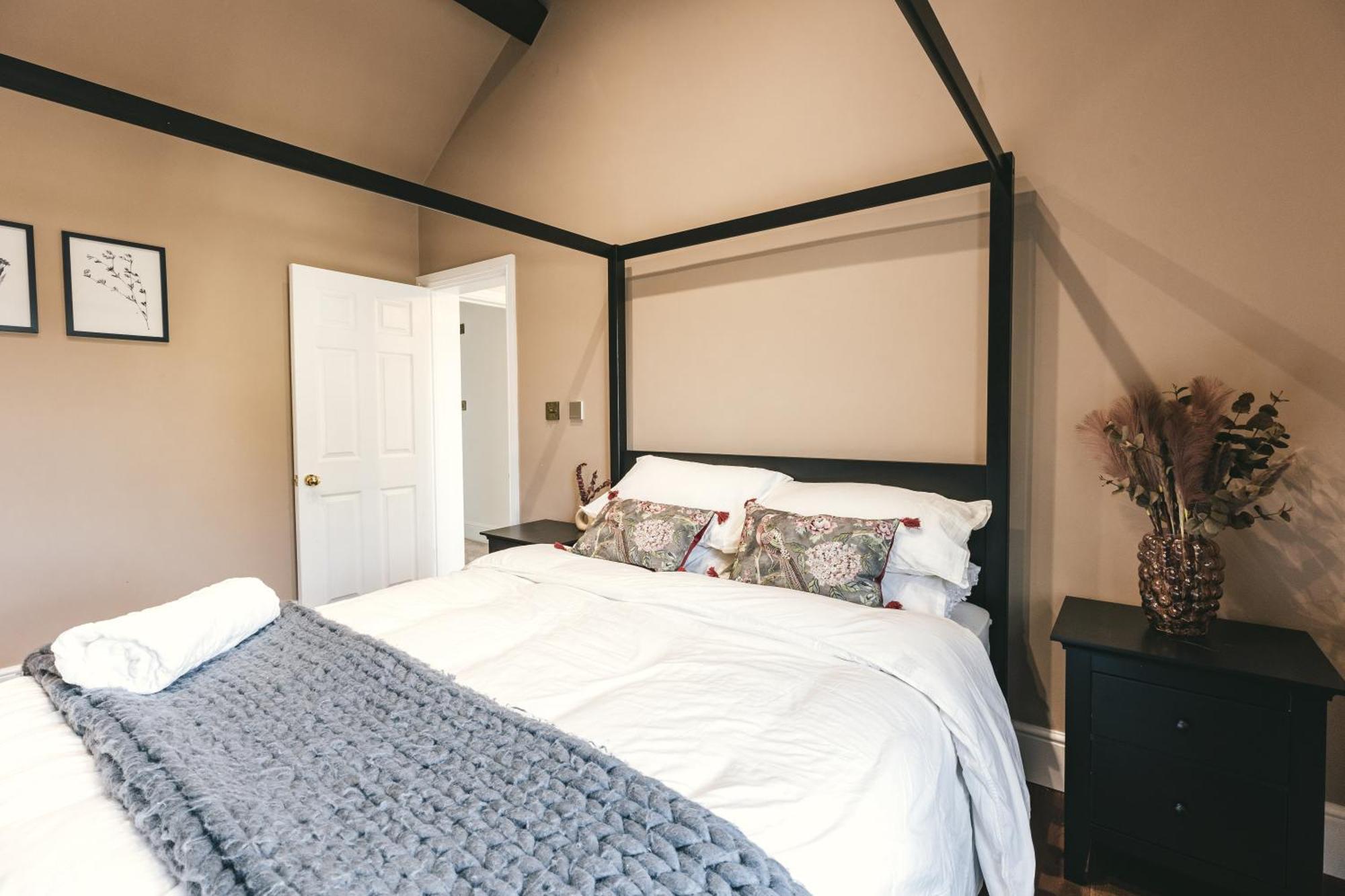 Holiday home House With A Cinema And Games Room, Sleeps 17