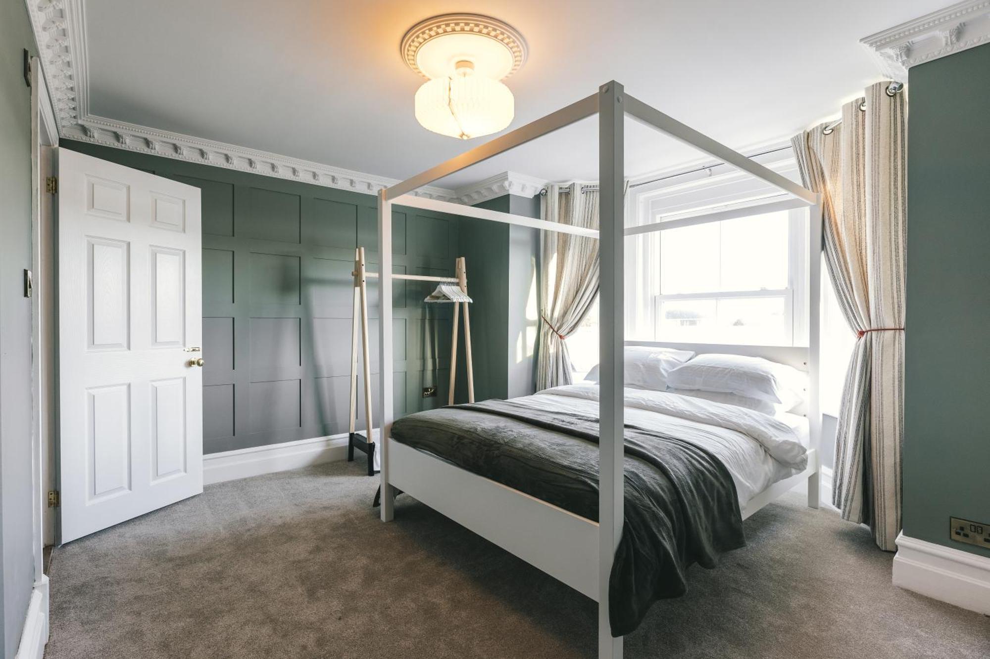 House With A Cinema And Games Room, Sleeps 17