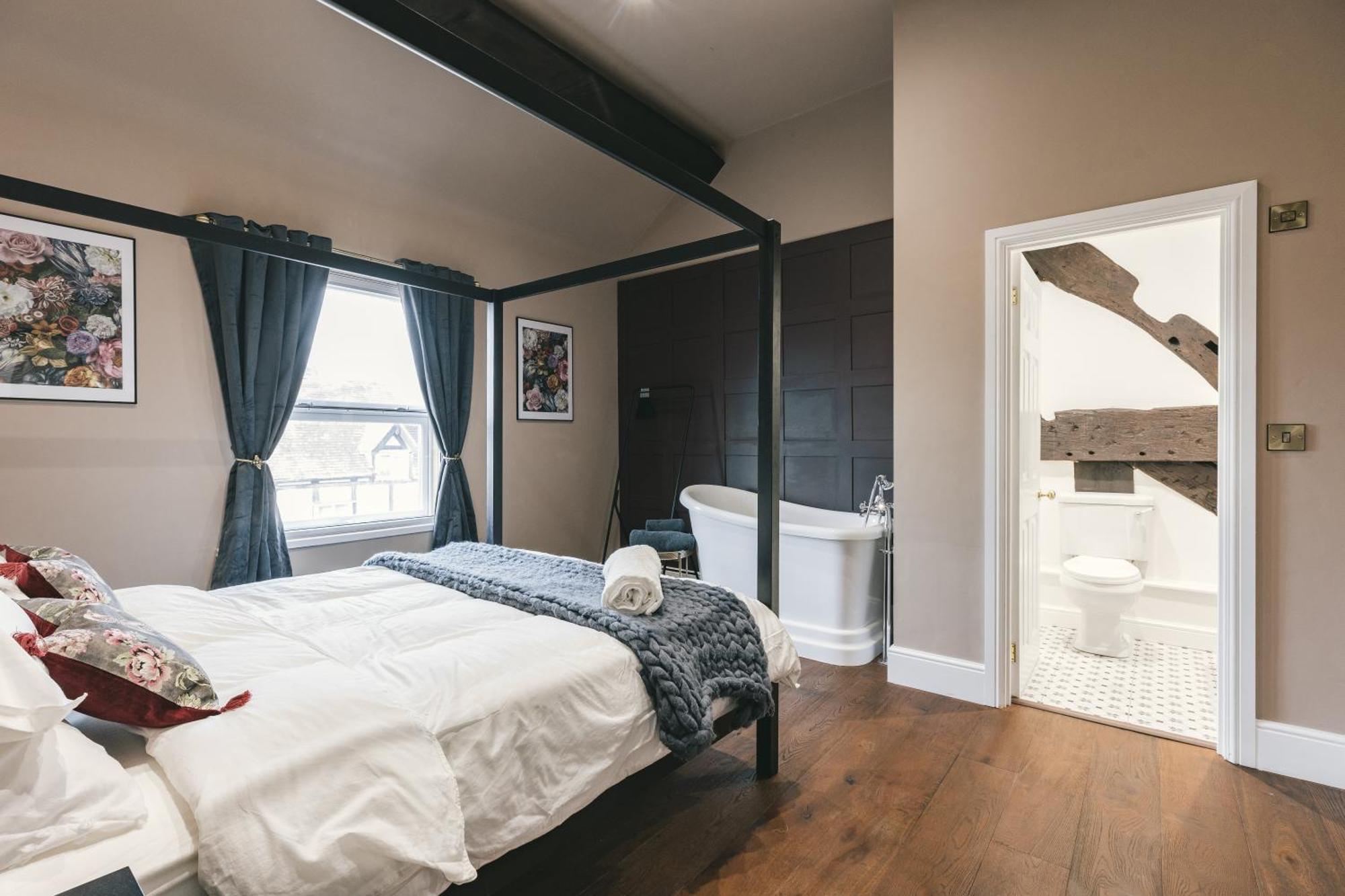 House With A Cinema And Games Room, Sleeps 17 * Shrewsbury