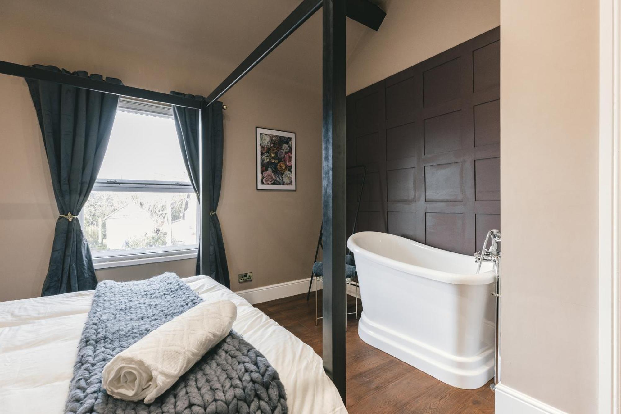 Holiday home House With A Cinema And Games Room, Sleeps 17 *
