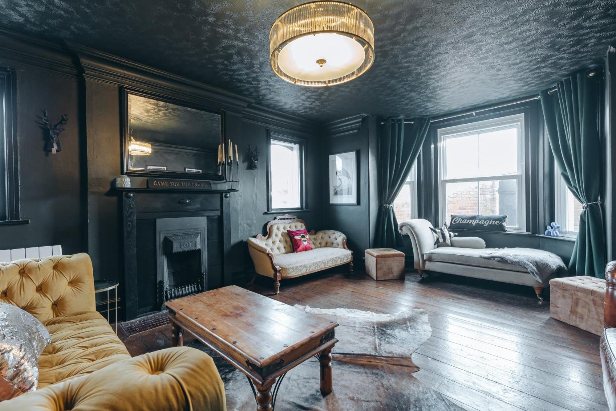 Holiday home House With A Cinema And Games Room, Sleeps 17 *
