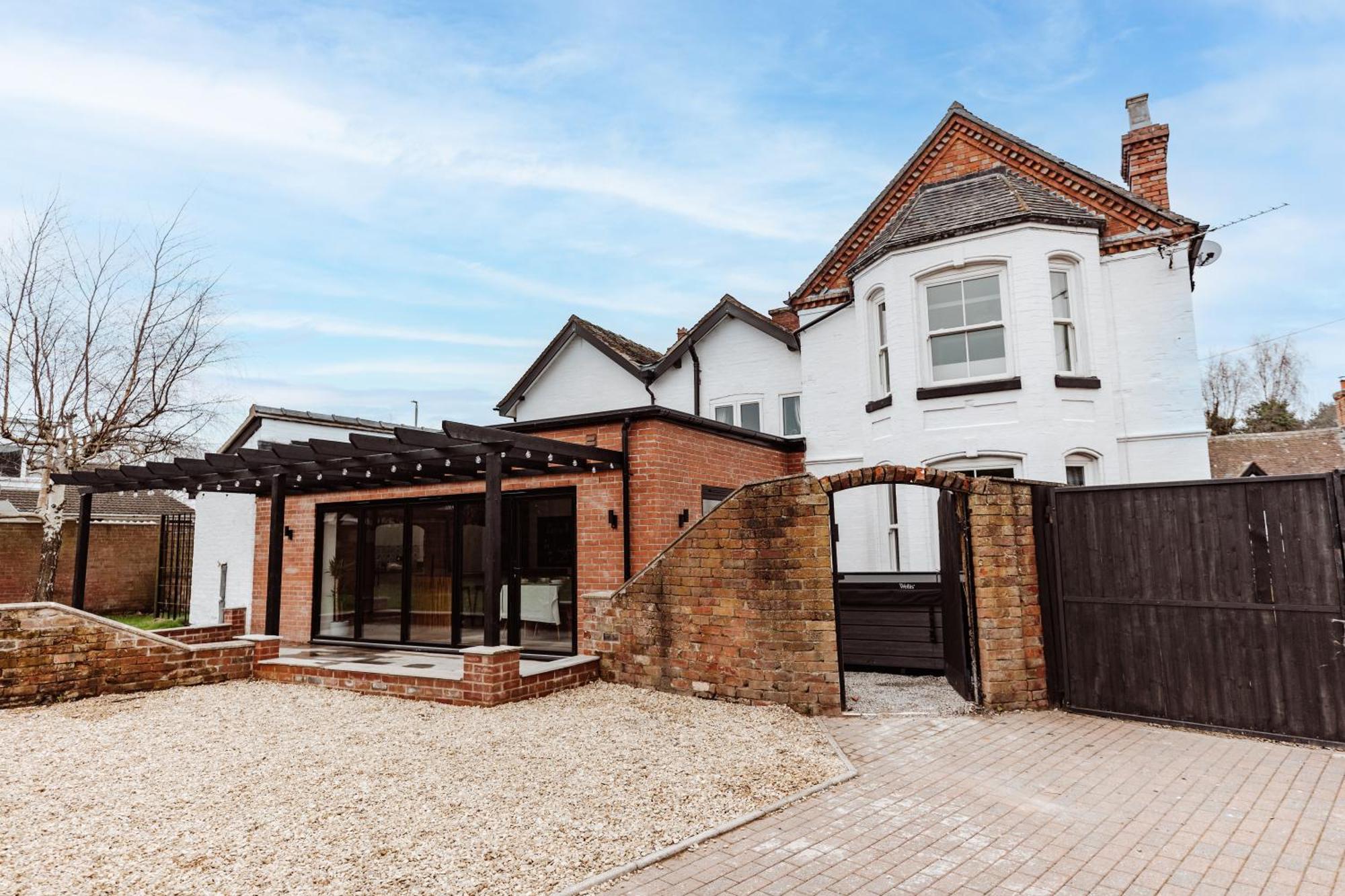 House With A Cinema And Games Room, Sleeps 17 Holiday home *